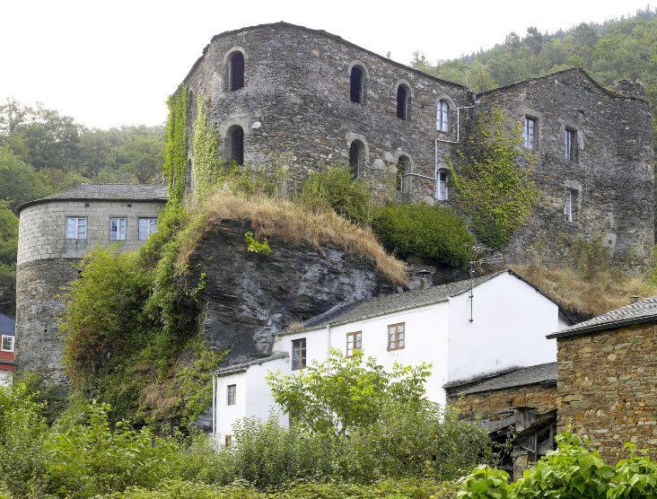 Castelo de Navia, Spain
